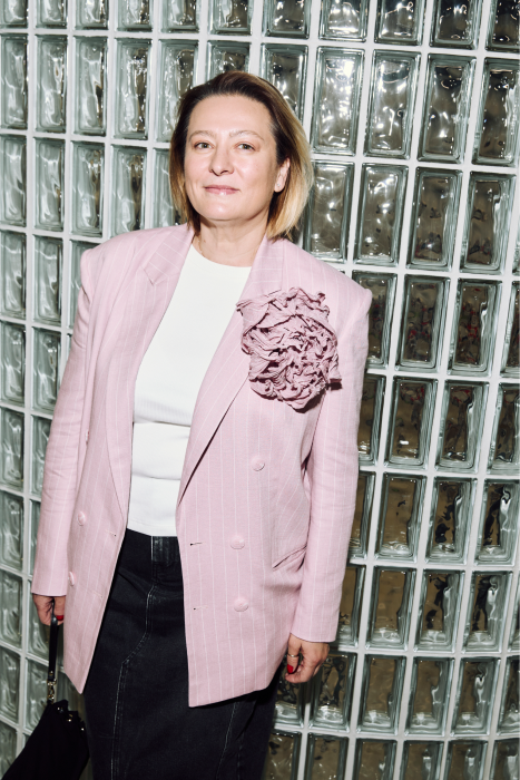 Жас жігіттер мен жетілген әйелдер порно